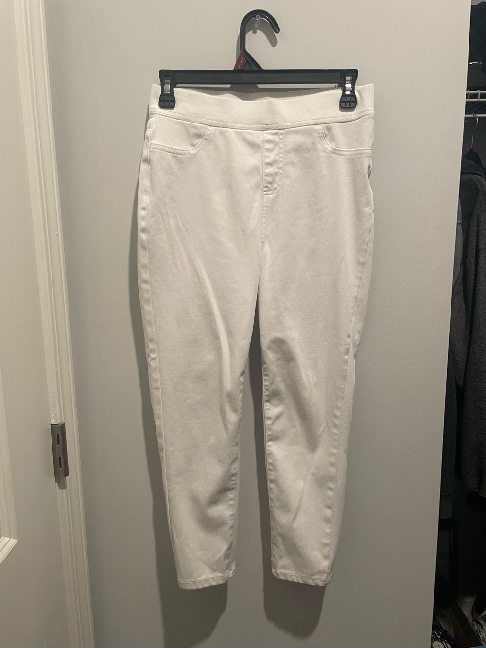 Time and Tru White Cropped Pull-On Jeans